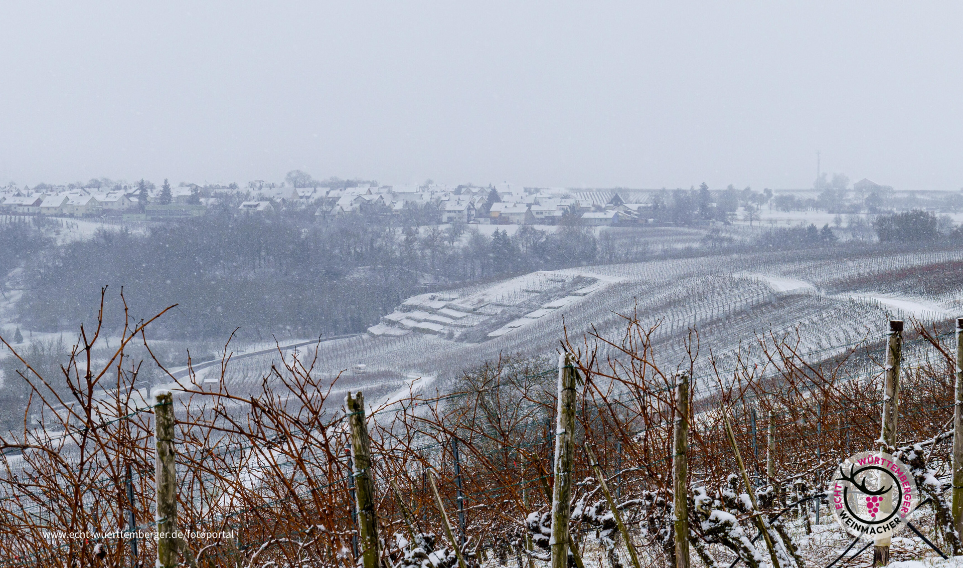 Schneefall am Morgen im alten Neckarbogen Bönnigheim